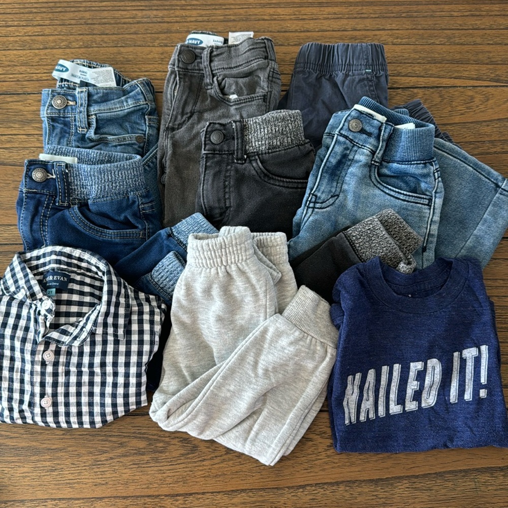 Great bundle of boys 2T Old Navy, Levi, & champion brand bottoms with 2 shirts